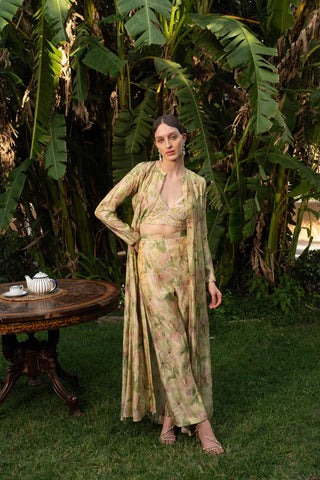 Reimagine tradition with a contemporary twist in our striking Green Banarasi Jacquard Jacket and Pant with Golden Tissue Bustier set. This fashion-forward ensemble combines the timeless elegance of Banarasi fabric with a modern silhouette and unexpected elements, making it a perfect outfit for the trendsetting woman.