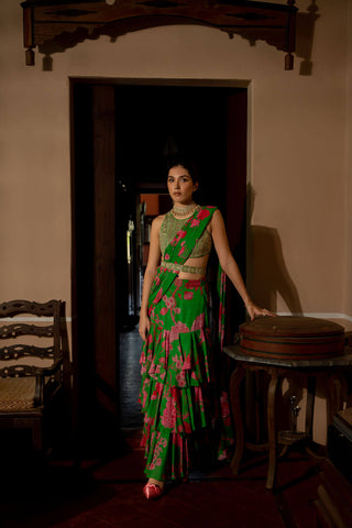 This blooming big floral saree set with placement print evokes a feeling of celebration. An easy to wear and light weighted sari that won't come undone when you hit the sangeet dance floor, with three gorgeous layers for that perfect oomph. The halter–neck blouse has mirror, sequins, zari and moti embellishments that emphasise its beauty.