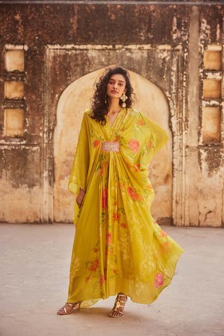 A lime yellow kaftan set is a perfect resort or beach look. Easy, relaxed and flexible attire for casual outing or lazing with friends for bruch or lunch.