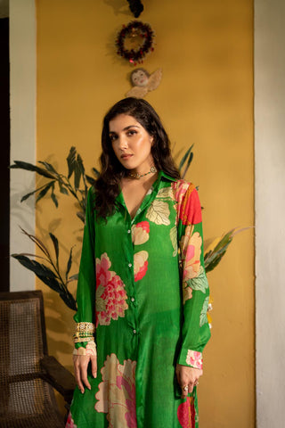 The kurta has a button front placket with shirt collar, long sleeves and side slit, it is teamed with pants.