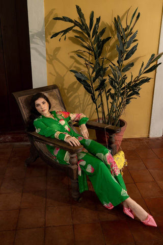 Pnh model is showcasing the relaxed fit kurta by sitting in the rest chair