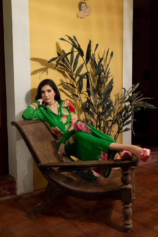 Pnh model is posing in style wearing paulmi and harsh relaxed fit kurta set in green with floral print placement.