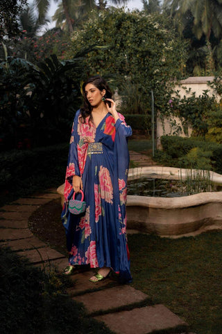 The Kaftan set is a sustainable dress. This Kaftan is designed for elegance. Paulmi and harsh designer crafted and applied a dainty pleating stitching technique with an idea of a zero fabric wastage.