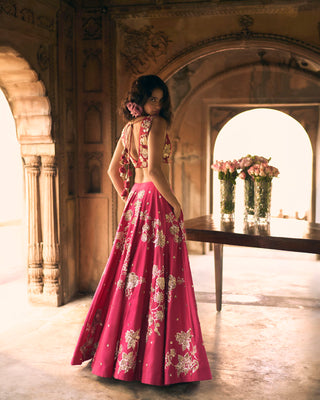 Side look of the lehenga set with side pockets